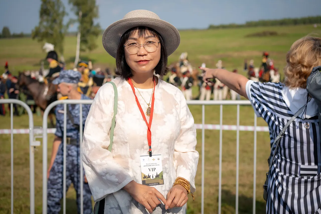 Khách trong khu khán đài