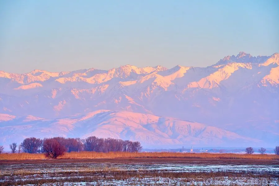 Almaty và dãy Tian Shan