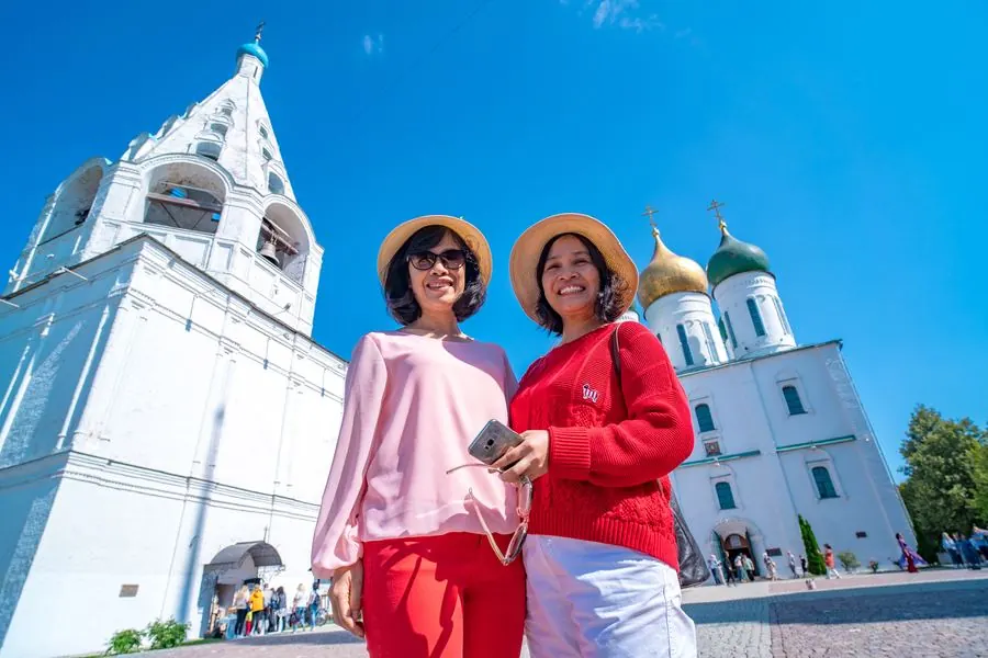 Khách ATN Travel trước nhà thờ ở Kolomna