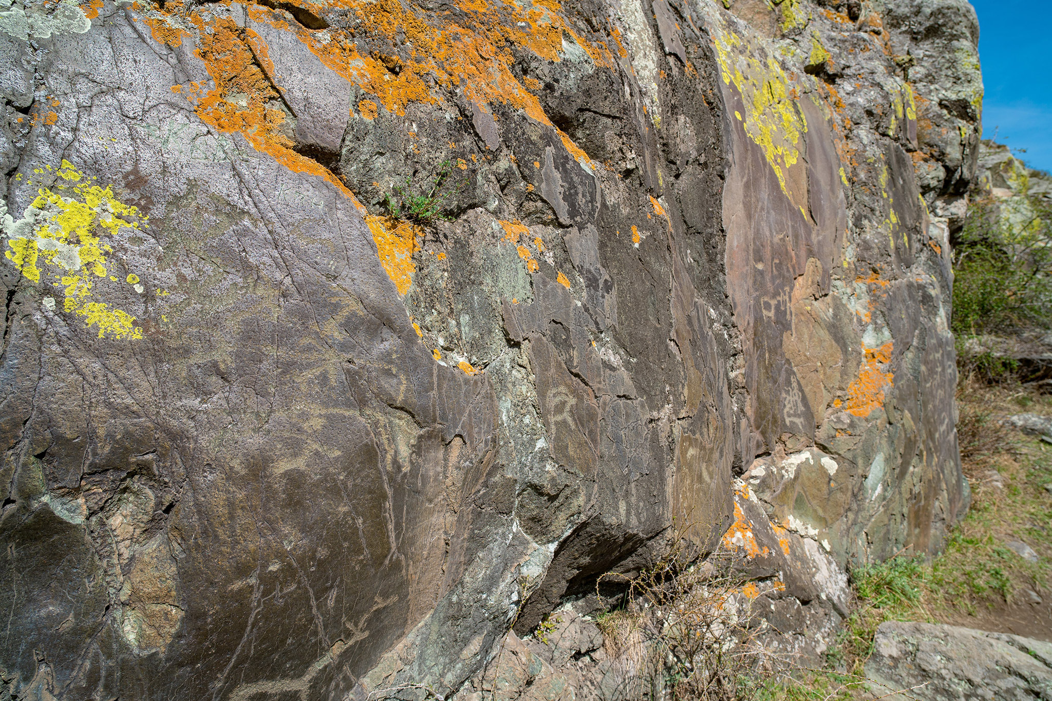 “Giải mã” bí mật nghìn năm trên đá
