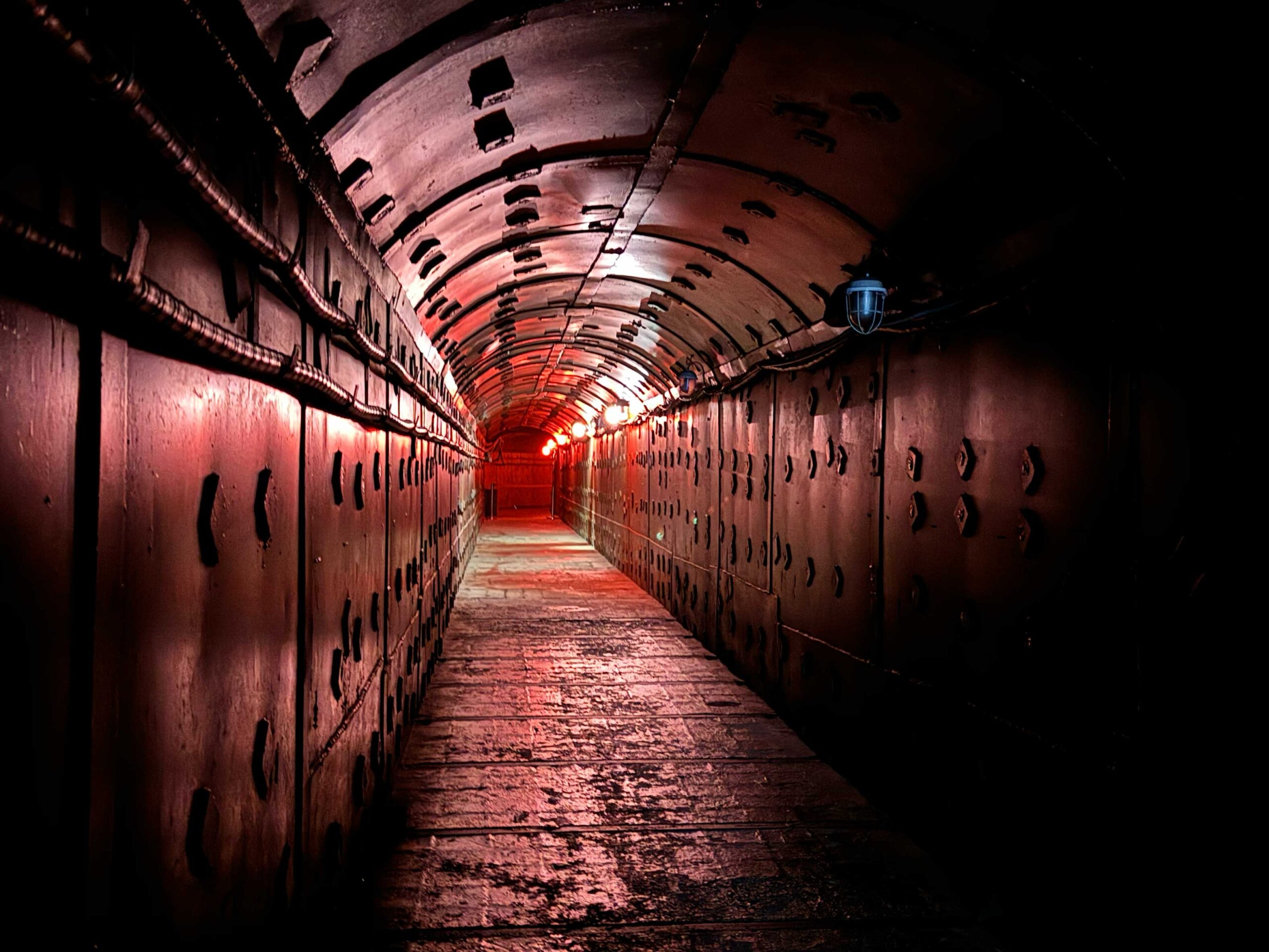 Giải mã bí mật Bunker-42: Cuộc phiêu lưu dưới lòng đất