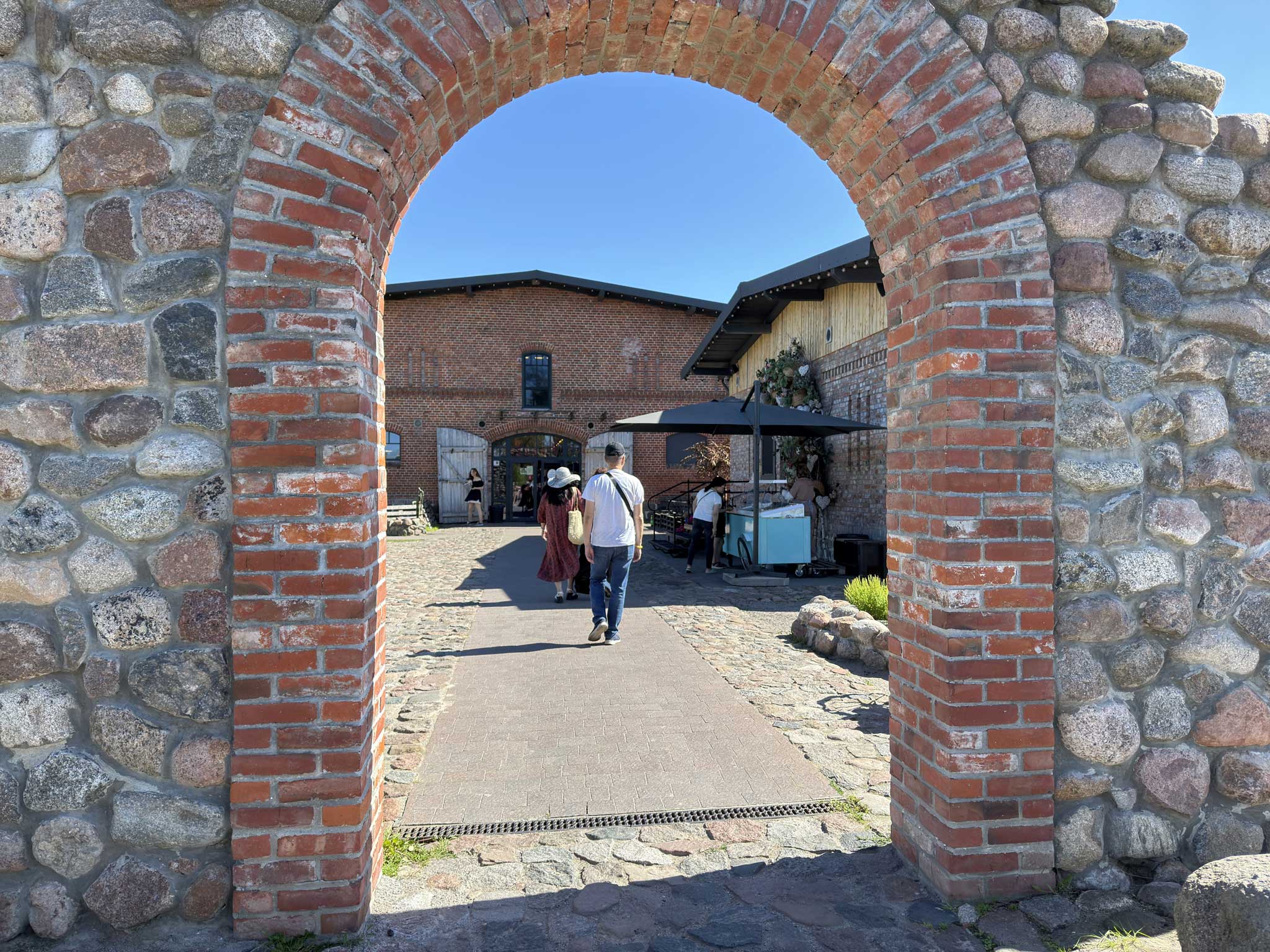 Nếm thử vị phô mai đặc biệt tại cơ sở ShaakenDorf